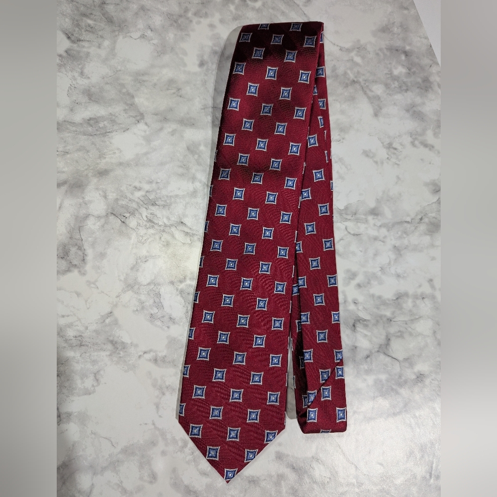 Jos A Bank Executive Collection Red White Blue Pattern 100% Silk Men's Tie *NWOT